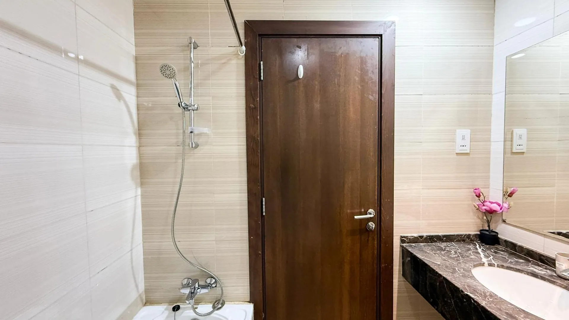 St-1908 Cozy Holiday Apartment In Jvc With Pool Access Dubai